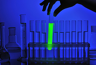 Chimie « click and release » : de la fluorescence pour suivre les médicaments dans l'organisme