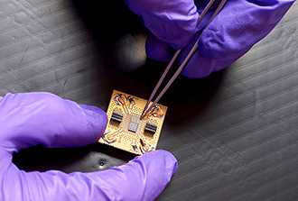 La genèse du silicium quantique : de l’industrie à la recherche !