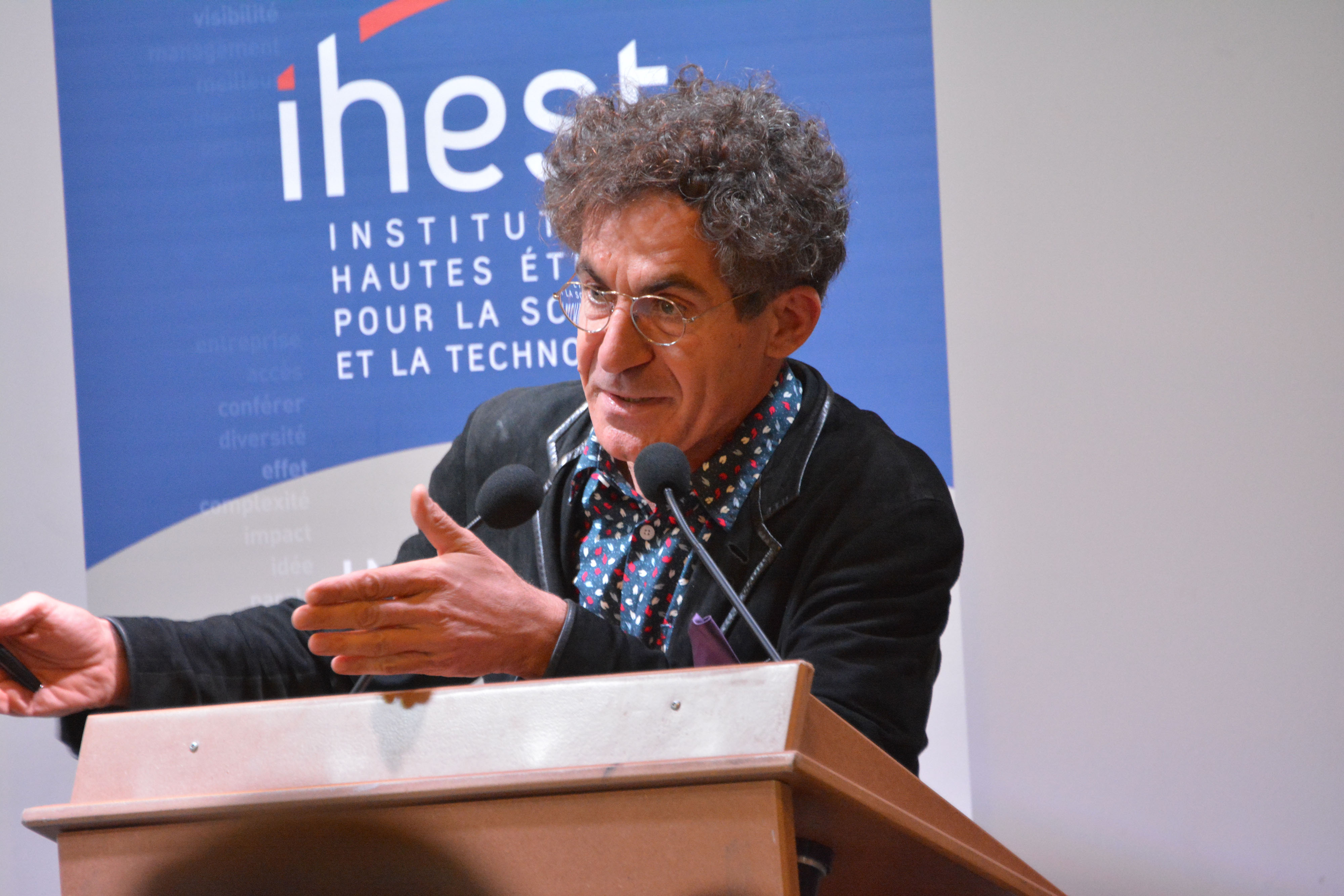 Directeur de recherche au CEA, Etienne Klein a fondé et dirige le Laboratoire des recherches sur les sciences de la matière et préside le Conseil d'administration de l'IHEST. © IHEST DSC_8270r.jpg
