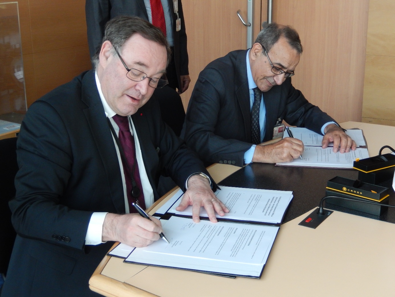 The CEA and Algeria's COMENA sign a nuclear research agreement