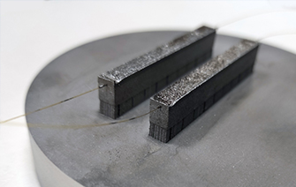 Metal additive manufacturing: Bragg gratings measure core part temperature during production