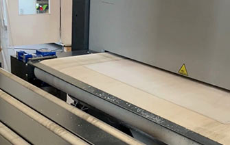 Procédé de délamination par abrasion innovant pour panneaux solaires photovoltaïques en fin de vie