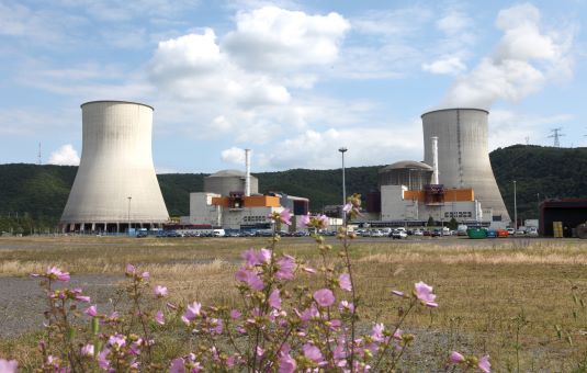 How many nuclear reactors are operated in france?