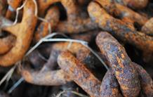 Verre nucléaire et rouille achéologique