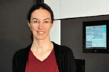Hélène Malet reçoit la médaille de bronze 2021 du CNRS