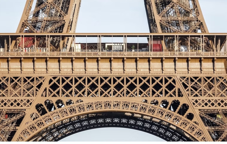 Quatre femmes scientifiques du CEA bientôt inscrites sur la Tour Eiffel