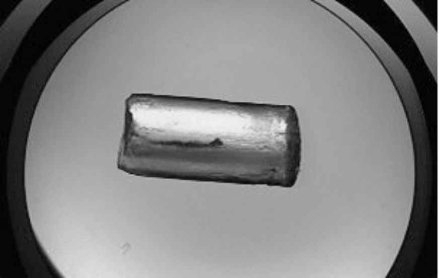 Premières mesures d’impact d’un solide cryogénique d’hydrogène à 500 m/s