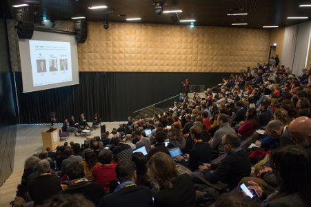 L'amphithéâtre était comble pour la table ronde du matin qui réunissait les industriels Danone, Enterome et Servier. © C. Hameau / Université Paris-Saclay