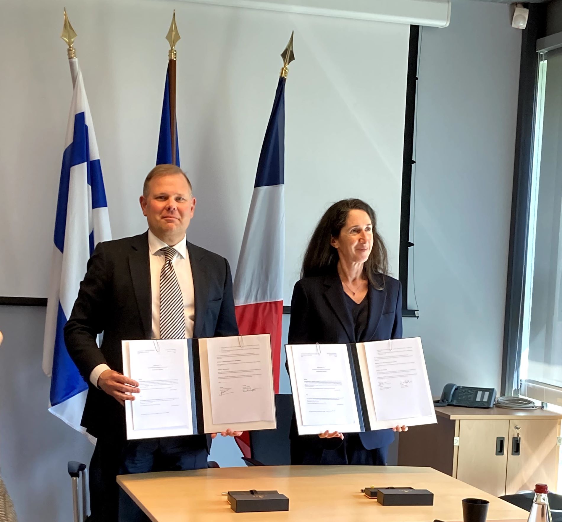 Anne-Isabelle Etienvre, CEO of the CEA, and Kalle Härkki, President and CEO of VTT