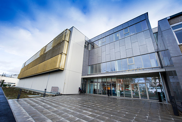 Les locaux d’IDMIT, au CEA de Fontenay-aux-Roses, ont été inaugurés en 2018. Un bâtiment est en cours de construction sur le site hospitalier de Bicêtre.