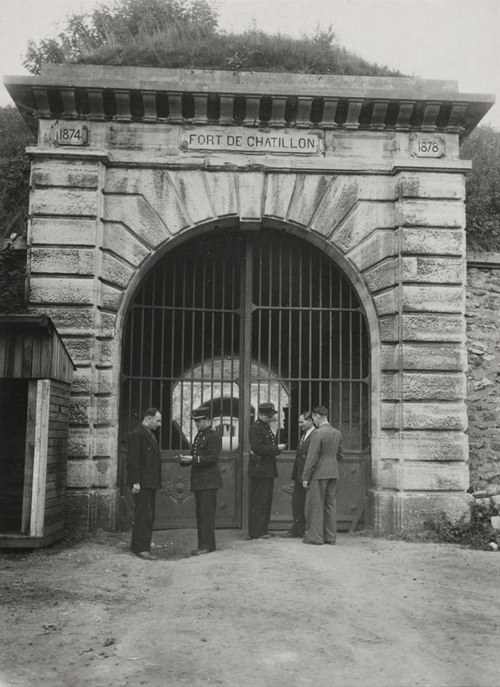 Entrée du Fort de Châtillon - Commissariat à l’Énergie Atomique - 1947