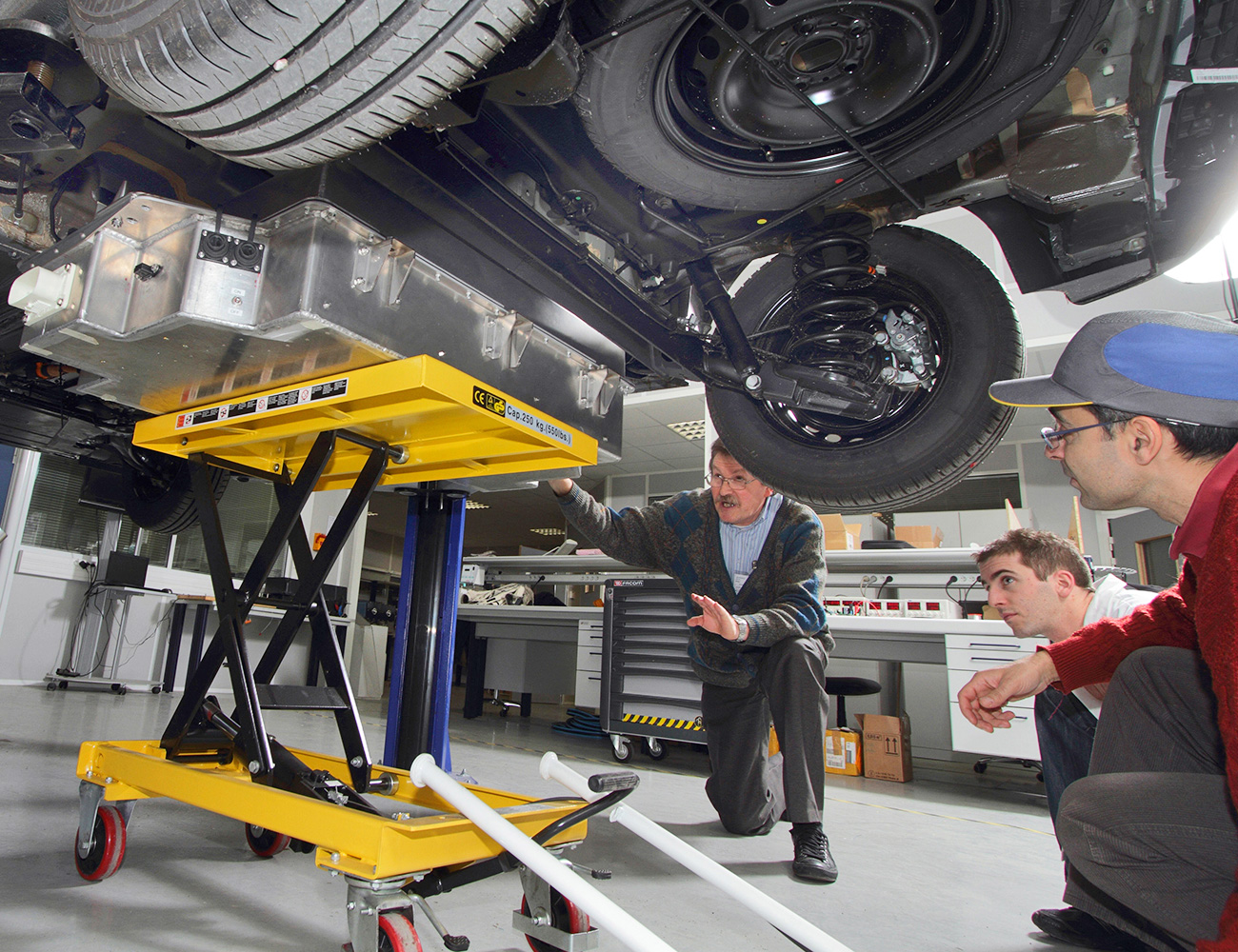 Intégration d'un pack batterie innovant dans un véhicule de série. © Patrick Avavian/CEA