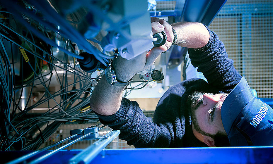 Vérification des capteurs de température sur le condenseur de la boucle EVEREST © A.Aubert/CEA