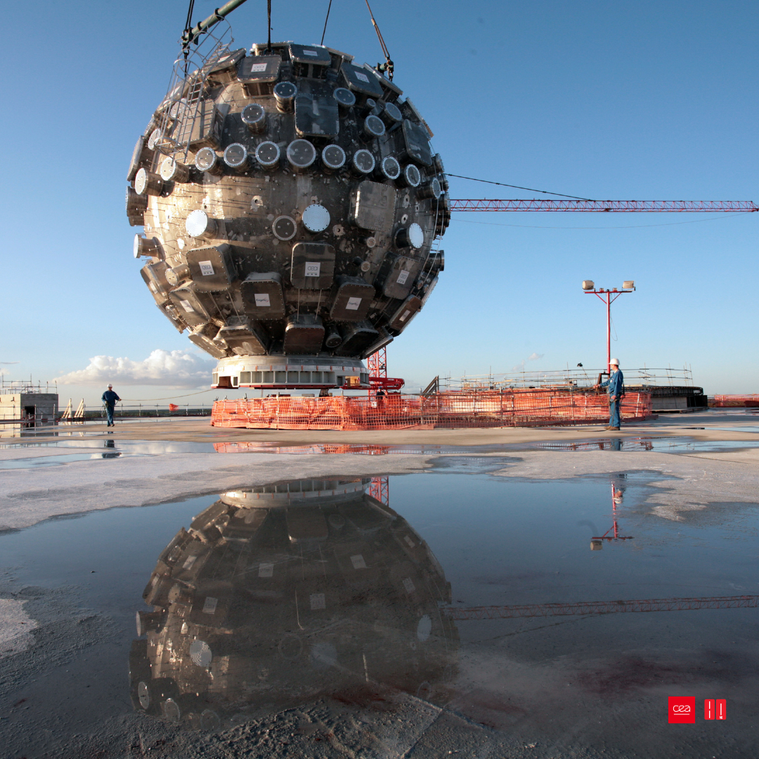 La construction du LMJ démarre en mars 2003. Son rôle ? Reproduire, à l’échelle du laboratoire, des températures et pressions extrêmes, comparables à celles qui se produisent lors du fonctionnement d’une arme nucléaire. © CEA-Labeguerie