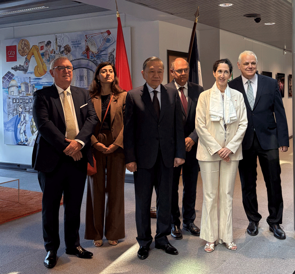 Le président de la République du Vietnam, S.E. Monsieur Tô Lâm et la délégation du CEA pour renforcer la coopération scientifique entre la France et le Vietnam. © CEA/K. COLAS-LE ROUX Le président de la République du Vietnam, S.E. Monsieur Tô Lâm et la délégation du CEA