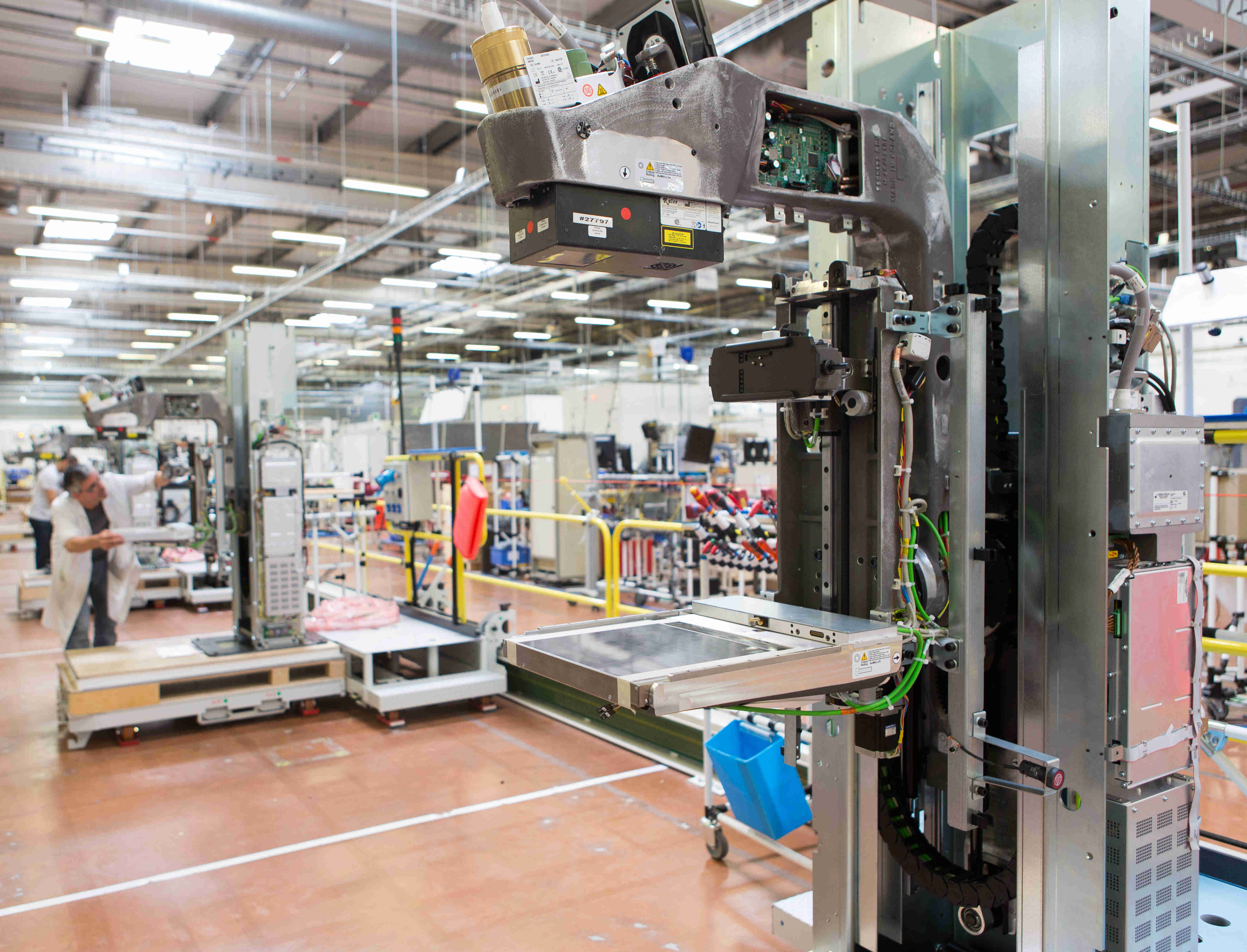 Ligne de production du senographe Pristina au centre d’excellence de GE Healthcare à Buc dans les Yvelines © GE Healthcare GE Healthcare - Senographe Pristina - Ligne de production (2) LOWDEF.jpeg