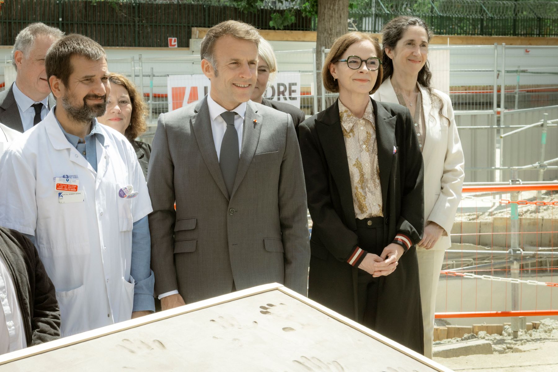 Pose de la première pierre de l’Institut Robert-Debré du Cerveau de l’Enfant, premier Institut Hospitalo-Universitaire dédié au neurodéveloppement de l’enfant par Emmanuel Macron, Président de la République. © Renaud Maridet, AP-HP