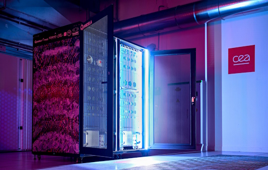 Inauguration de l'ordinateur quantique Lucy au TGCC